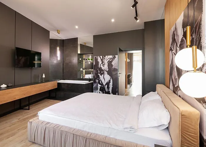 Royal Romantic With Bathtub Lwów