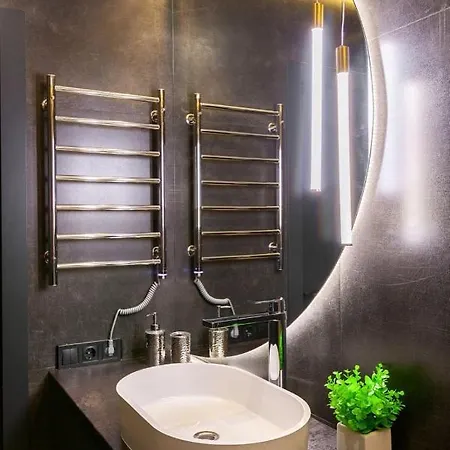 Daire Royal Romantic With Bathtub Lviv