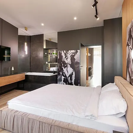 Royal Romantic With Bathtub Lviv