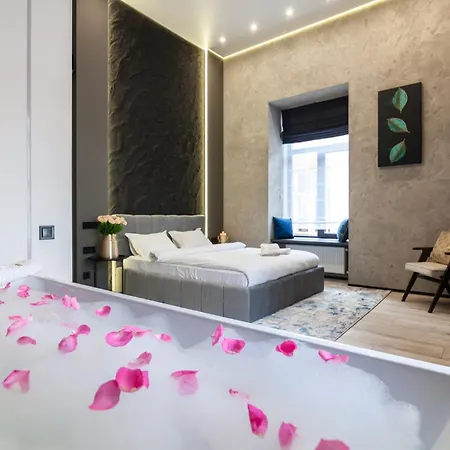 Royal Romantic With Bathtub *