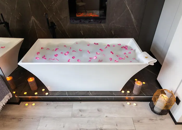 Royal Romantic With Bathtub * Львов