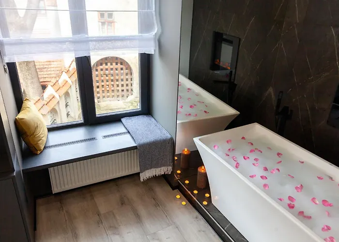 Апартаменты Royal Romantic With Bathtub