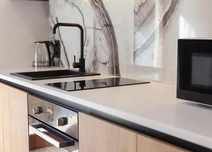 Royal Romantic With Bathtub