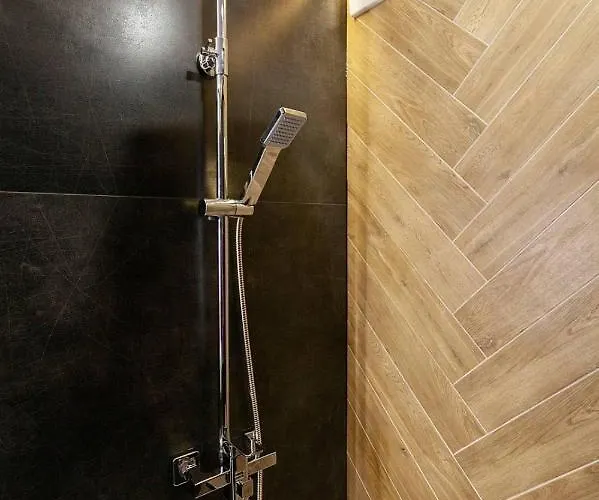 Royal Romantic With Bathtub *