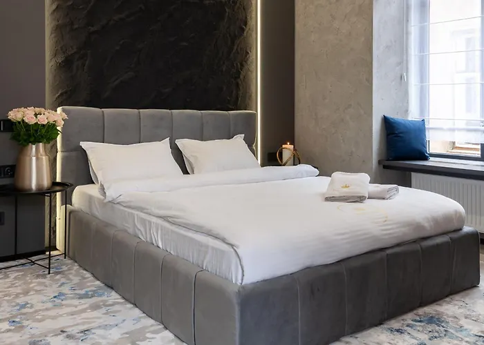 Royal Romantic With Bathtub